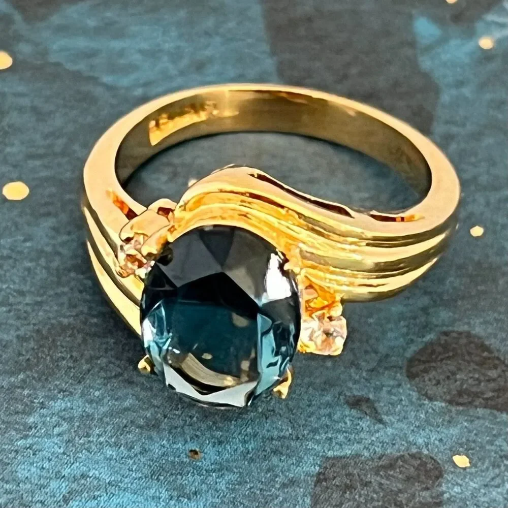 Vintage 1980s Blue Austrian Crystal Ring Size 7 14KTGE Gold Plate - 14E